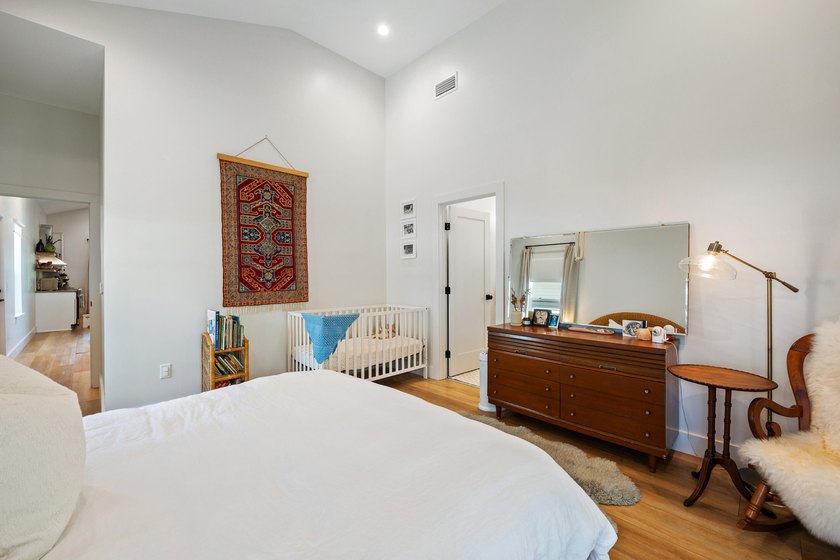 Custom built 3-bedroom Florida cottage with a metal roof, modern - photo 16
