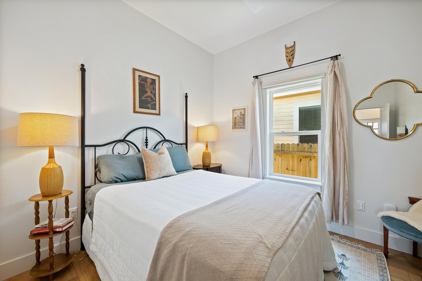 Custom built 3-bedroom Florida cottage with a metal roof, modern - photo 20