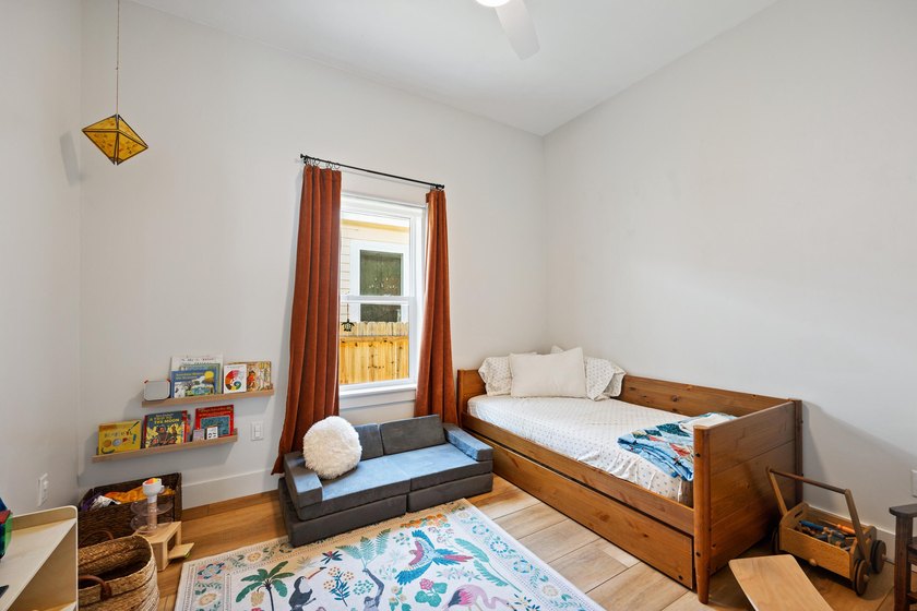 Custom built 3-bedroom Florida cottage with a metal roof, modern - photo 22