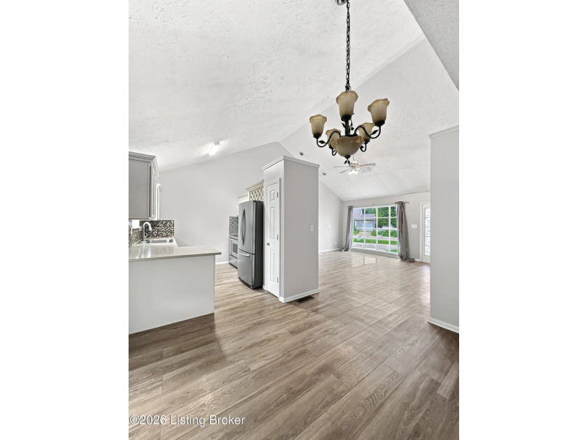 Welcome home to this well-maintained all-brick, 3-bedroom - photo 22