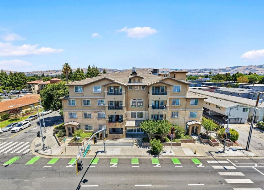 Welcome to 88 N Jackson Ave #307, a beautifully maintained - photo 27