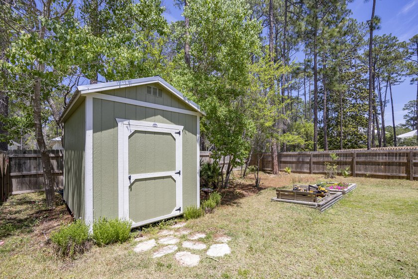 Custom built 3-bedroom Florida cottage with a metal roof, modern - photo 33