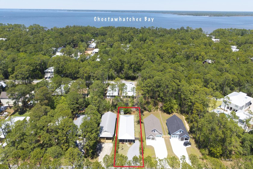 Custom built 3-bedroom Florida cottage with a metal roof, modern - photo 34