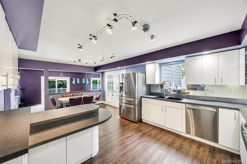 Welcome Home To 859 Pine Avenue, West Islip: A Stunning - photo 10