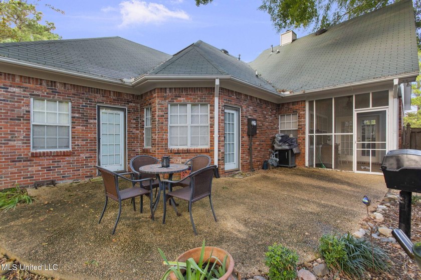 Welcome to this beautifully maintained 3-bedroom patio home - photo 7