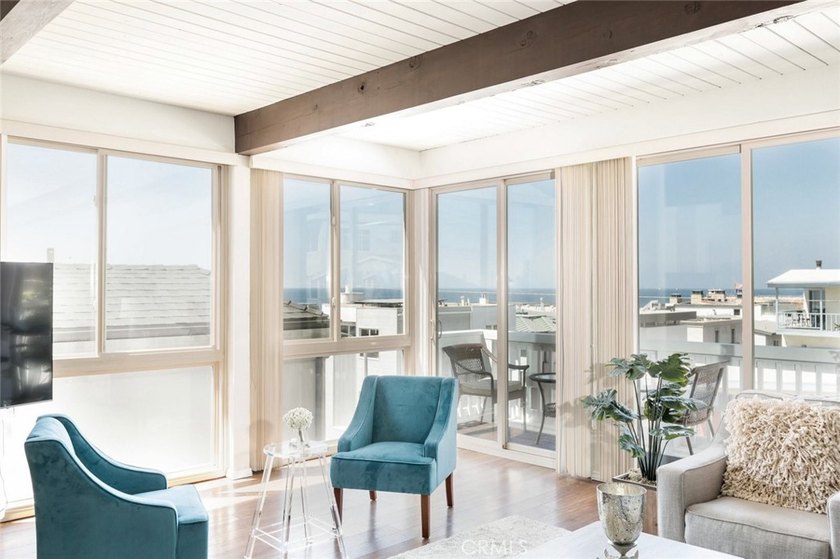 Now vacant and move-in ready, the property can be optionally - photo 10