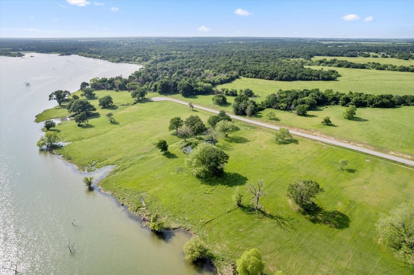 Embrace the lake life you've always dreamed of with this - photo 13