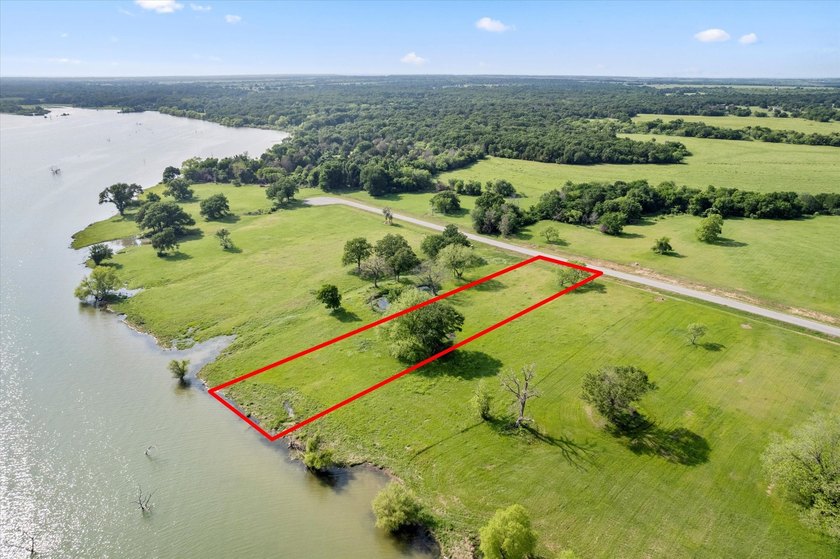 Embrace the lake life you've always dreamed of with this - photo 14