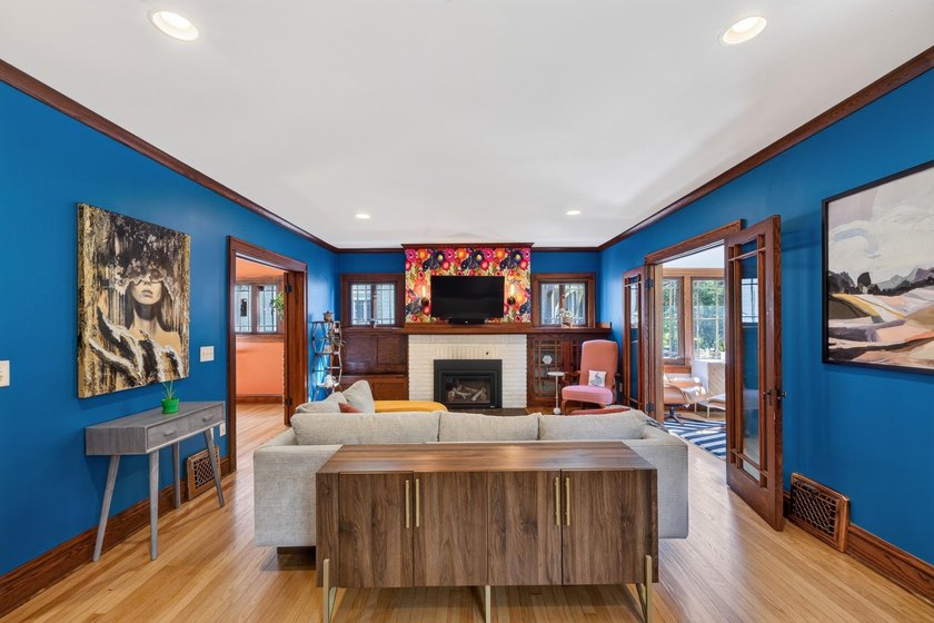 Timeless 1924 Craftsman beautifully blends historic character - photo 8