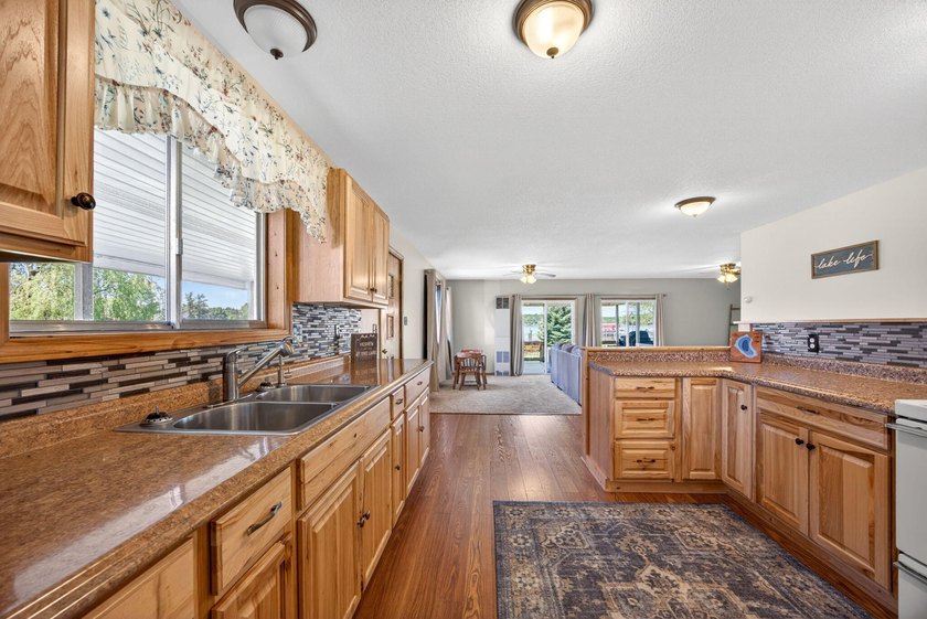 Turn-key lakefront living on Pleasant Lake! This beautifully - photo 5