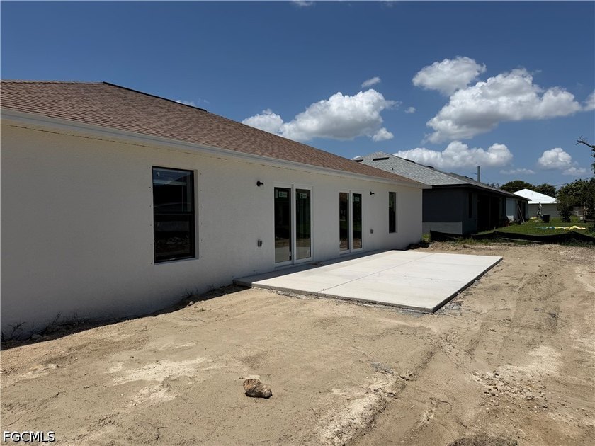 Brand-new 6-bedroom, 4-bathroom duplex is located in a quiet - photo 4
