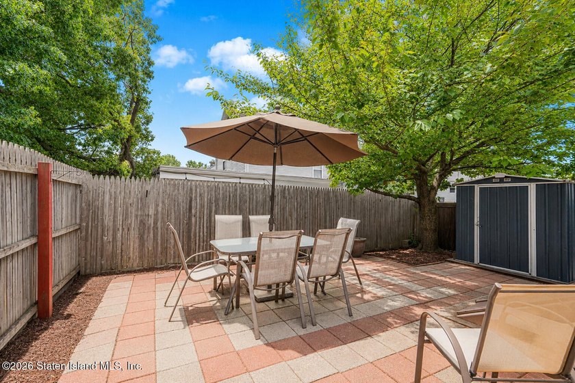 Charming and beautifully updated single-family colonial house - photo 21