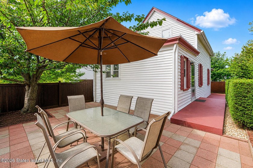 Charming and beautifully updated single-family colonial house - photo 22