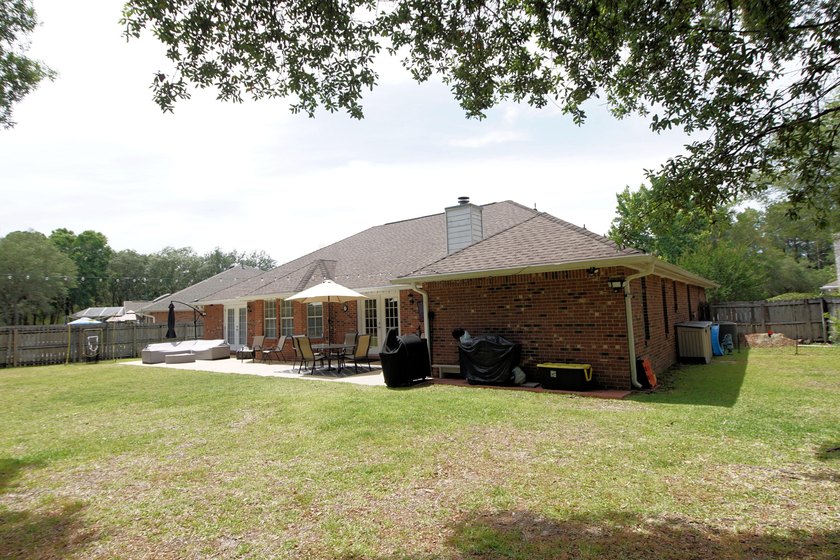 Welcome to the gated community of Parkwood Estates! We are - photo 30