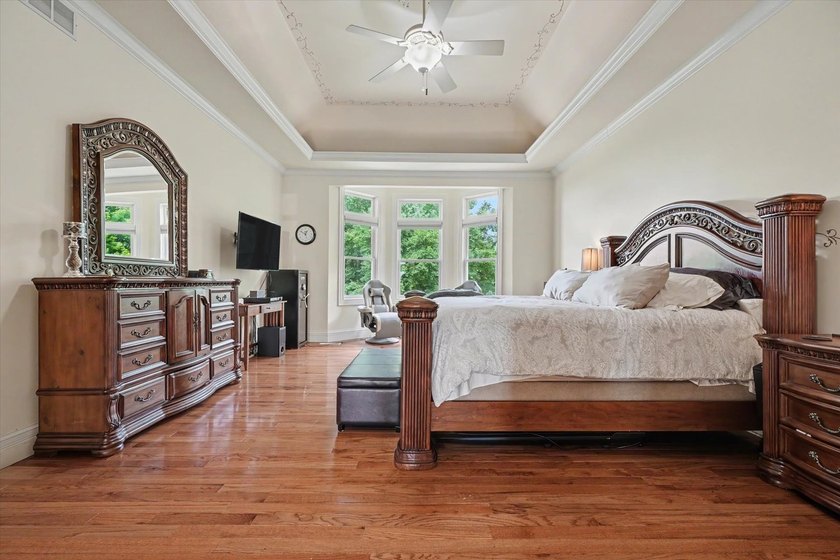 Luxury, Scale, and Energy Independence Meet in This Decatur, IL - photo 36