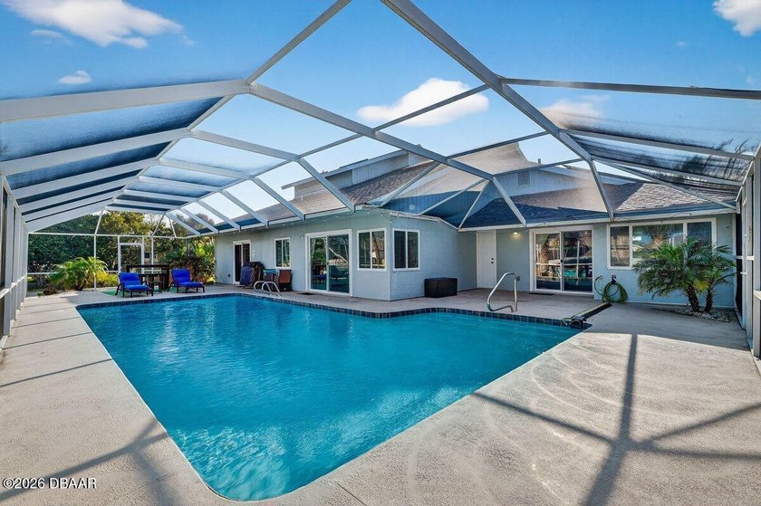 Vintage Contemporary Waterfront -- Fully Furnished &amp; Turnkey - photo 9