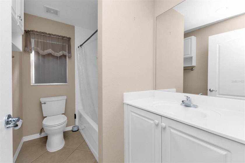 Welcome to this bright, airy, and impeccably maintained home - photo 8