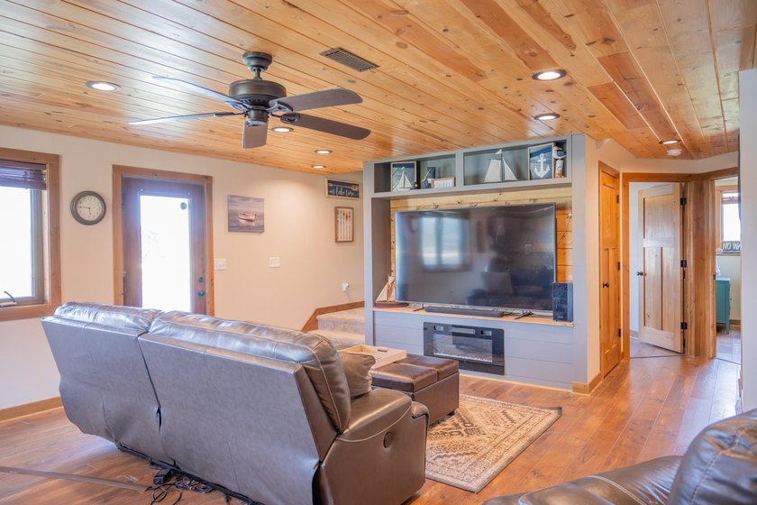 Incredible upgrades at this home on Island Lake! Enjoy a prime - photo 7