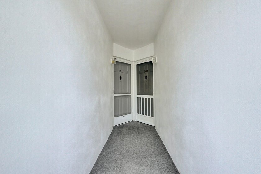 Rare 1st floor 2 bedroom, 2 bathroom condo with in unit laundry - photo 5