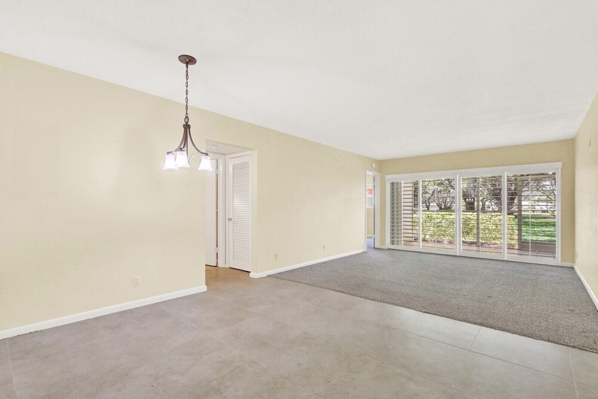 Rare 1st floor 2 bedroom, 2 bathroom condo with in unit laundry - photo 6