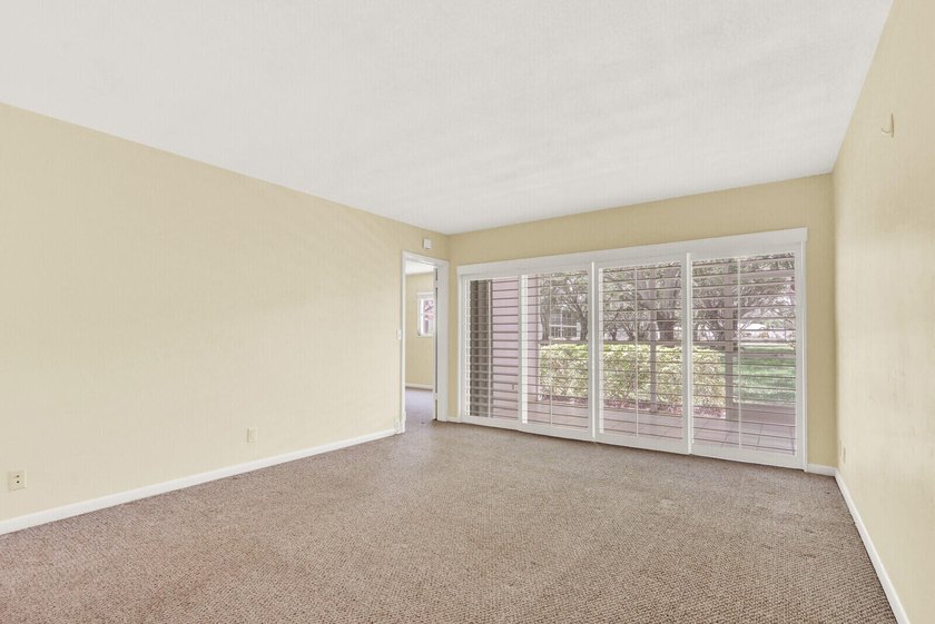 Rare 1st floor 2 bedroom, 2 bathroom condo with in unit laundry - photo 9