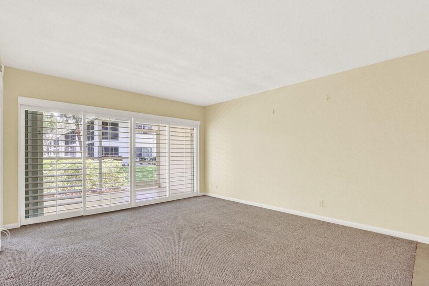 Rare 1st floor 2 bedroom, 2 bathroom condo with in unit laundry - photo 10