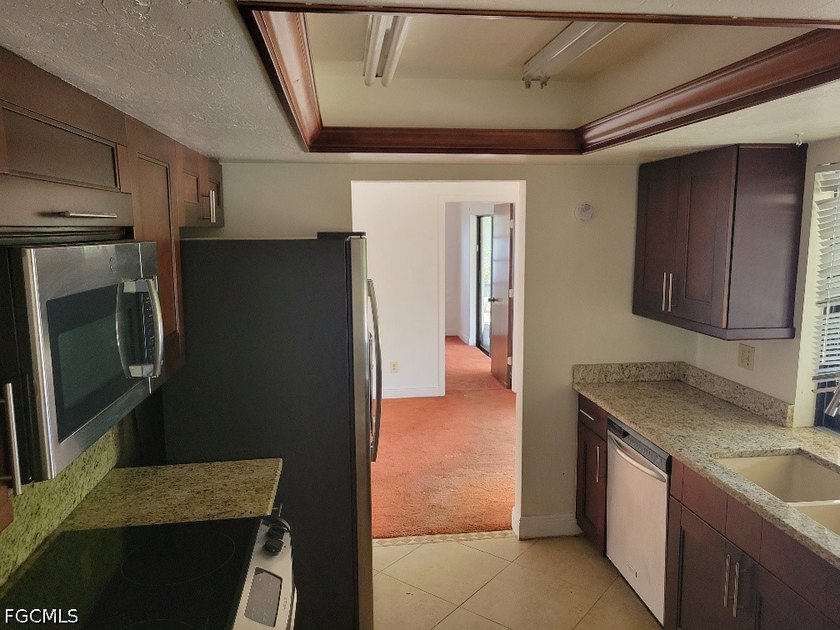 OPPORTUNITY KNOCKS! 3BR/2BA Pool home in SE Cape Coral featuring - photo 2