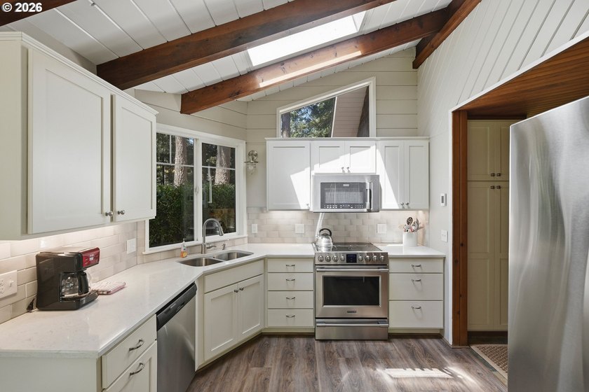 The epitome of an Oregon home - tucked away at the end of a long - photo 15