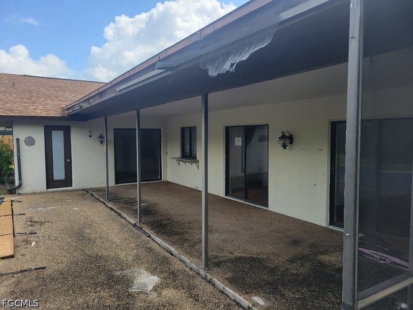 OPPORTUNITY KNOCKS! 3BR/2BA Pool home in SE Cape Coral featuring - photo 6