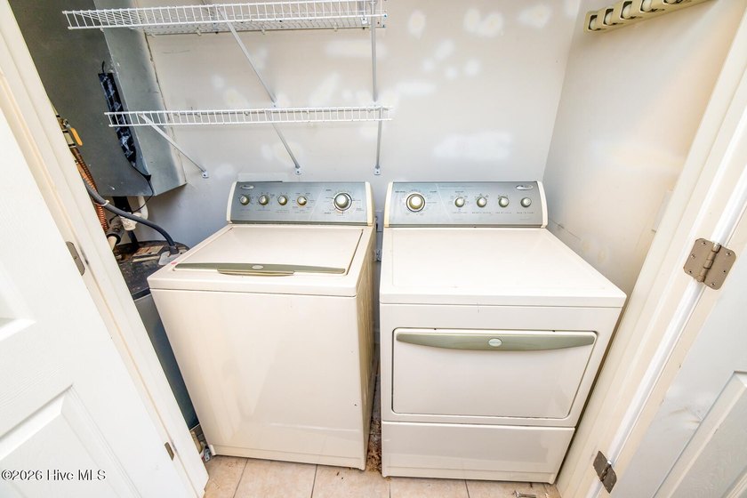 Price reduced, Motivated Seller! End unit, 2nd floor, no one - photo 22