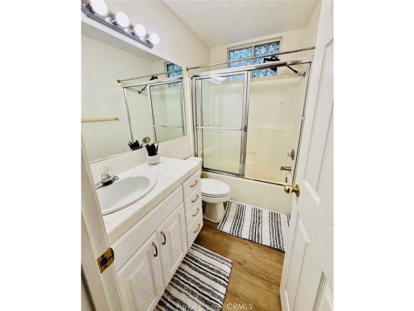 Beautifully upgraded home with view of the golf course, 18th - photo 26