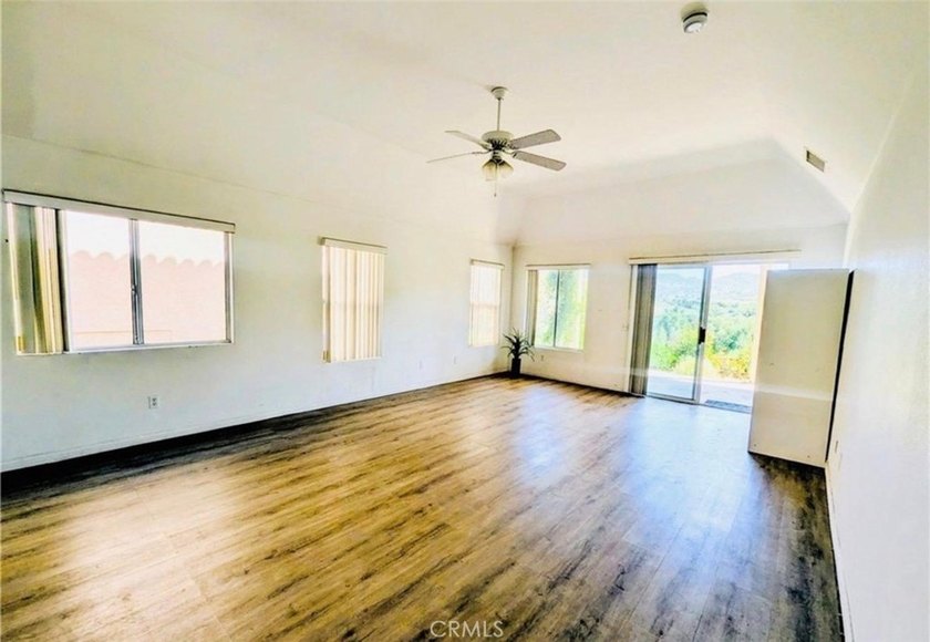 Beautifully upgraded home with view of the golf course, 18th - photo 27