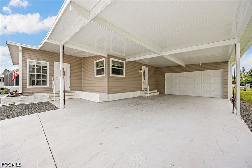 Welcome to your dream home in the prestigious Six Lakes Country - photo 3