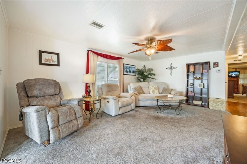 Welcome to your dream home in the prestigious Six Lakes Country - photo 7