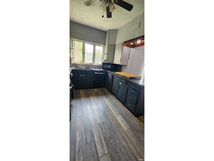 At 300 W Main Street, Syracuse, IN, discover a residential - photo 7