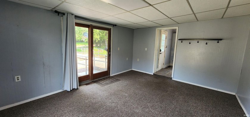 At 300 W Main Street, Syracuse, IN, discover a residential - photo 10