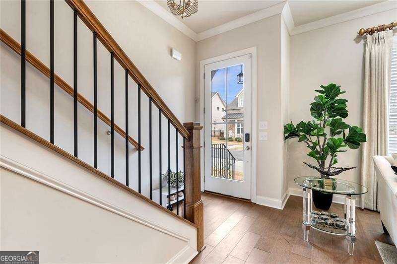 Welcome to this beautifully upgraded three-level townhouse - photo 14