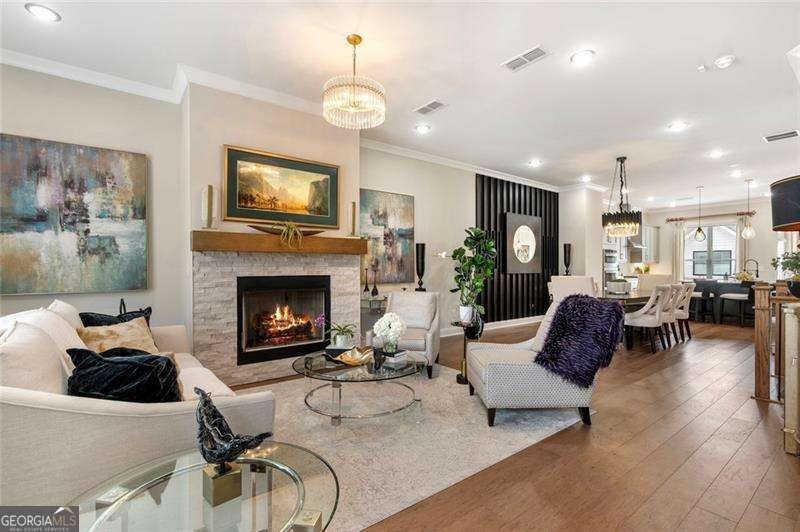 Welcome to this beautifully upgraded three-level townhouse - photo 15
