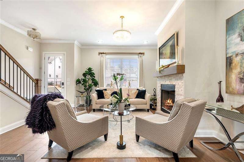 Welcome to this beautifully upgraded three-level townhouse - photo 17