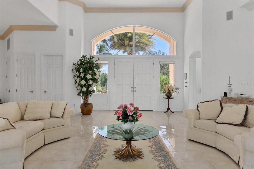 Immerse yourself in the tranquility of 5331 Siesta Cove Drive, a - photo 4