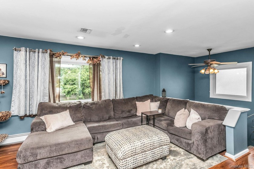 LEGAL ACCESSORY APARTMENT in this 2200 Sq Ft Hi-Ranch! Featuring - photo 4