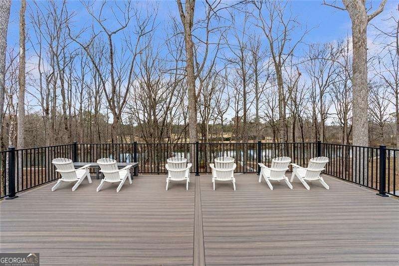 Welcome to this beautifully upgraded three-level townhouse - photo 48