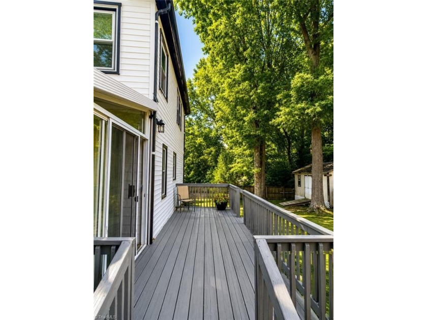 Beautiful gem with tons of potential! This 3-bedroom, 2-bath - photo 3