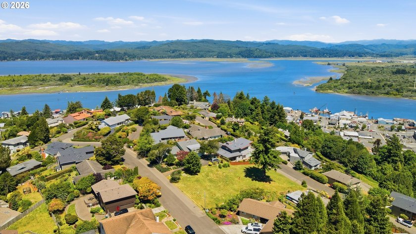 Located on the desirable Telegraph Hill in Coos Bay, this rare - photo 14