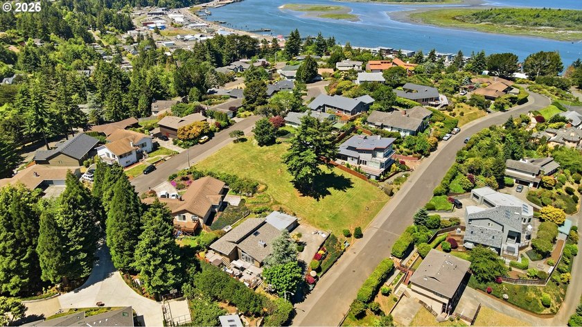 Located on the desirable Telegraph Hill in Coos Bay, this rare - photo 15