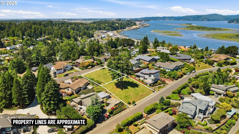 Located on the desirable Telegraph Hill in Coos Bay, this rare - photo 18