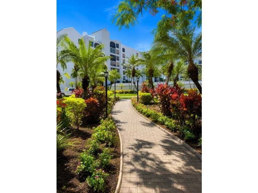 Welcome to Promenade at Boca Pointe. Beautifully renovated and - photo 19