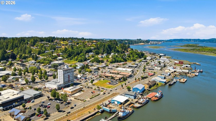 Located on the desirable Telegraph Hill in Coos Bay, this rare - photo 20