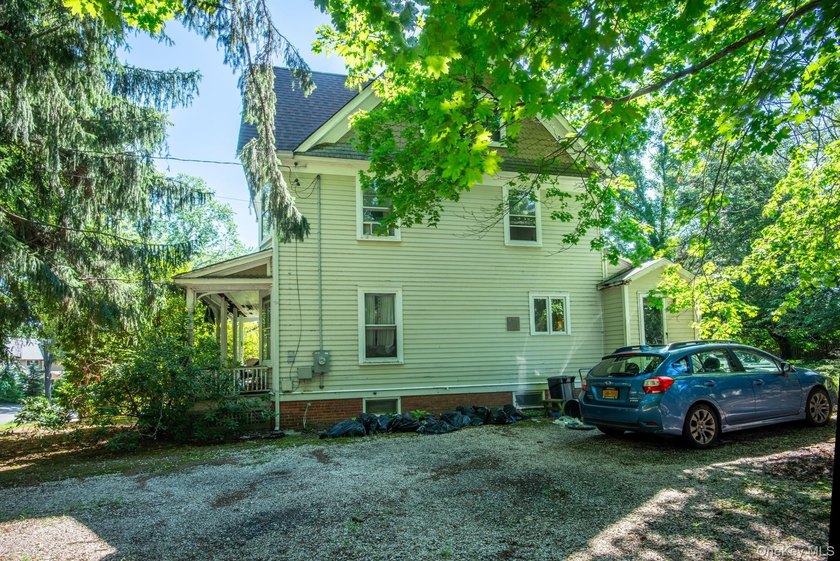 Location Location Location!!!! House is in need of a Total - photo 4