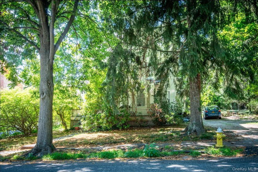 Location Location Location!!!! House is in need of a Total - photo 6